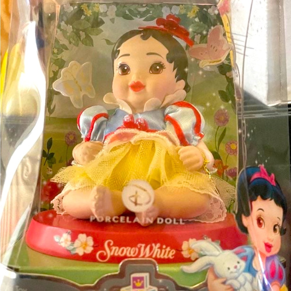 Brass Key Disney Royal Nursery Snow White